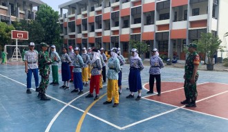 Babinsa Latihkan PBB Siswa-siswi Persiapan Lomba Piala Panglima TNI